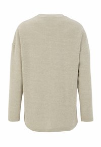 Beige geribde trui, oversized pasvorm, ronde halslijn, lange mouwen, zachte textuur en een strakke, simpele uitstraling zonder extra accenten.