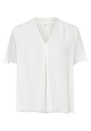 Blouse blanche à manches courtes avec un col en V, fabriquée en tissu léger. Présente un détail plissé à l'avant pour plus de structure.