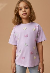 Next REGULAR FIT - Camiseta estampada - lilac purple