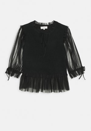 Czarny top z teksturowanej tkaniny, przezroczyste rękawy z tiulu, detal w postaci wiązania przy dekolcie oraz falbaniasty dół. Regulowane mankiety rękawów z wiązaniami.