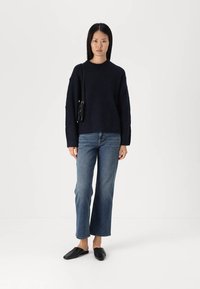 Gina Tricot CREW NECK - Svetrík - navy blazer