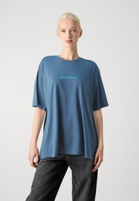 Jack & Jones JCOREFLECT TEE CREW NECK UNISEX - T-shirts med print - bering sea