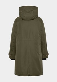 Olivgrön vattentät parka med huva, sidofickor och knäppta manschetter. Slät textur med enkel design och rak passform.