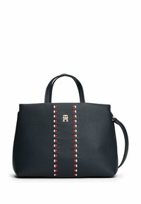Borsa a mano in pelle blu navy con doppi manici superiori, logo dorato e cuciture decorative in rosso e bianco a contrasto lungo il centro. Texture liscia.
