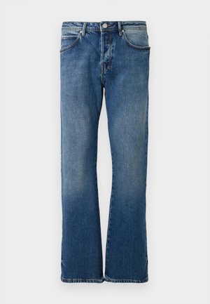 Lys blå denimjeans med rett ben-design, som har fem lommer, en knapp-fly lukking, og subtil falming på stoffet.