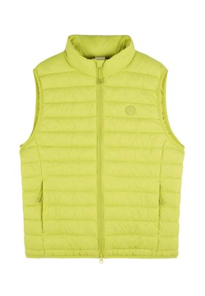 Chaleco acolchado verde claro con un cuello alto, cremallera frontal y dos bolsillos laterales; presenta costuras horizontales y un logo circular.