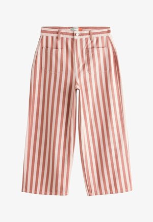 Laiade lõikega püksid, millel on vertikaalsed roosa ja heleroosa triibud, ees taskutega ning vööosas nööbiga kinnis.