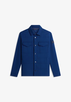 Navyblaue Hemdjacke mit Kragen, zwei Brustklappentaschen, zwei unteren Seitentaschen und einem kleinen Logo-Patch am linken Ärmel.