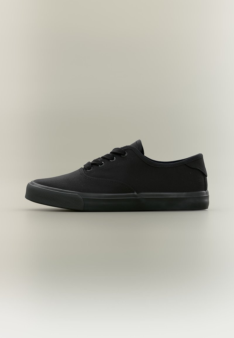 Pier One Trainers
