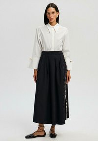 Touché Privé WITH PEARL DETAIL - Falda larga - black