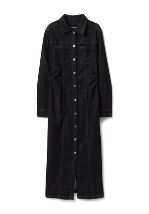 Langes schwarzes Jeanskleid mit langen Ärmeln, durchgehender Knopfleiste, Kragen, Brusttaschen und geradem Schnitt.