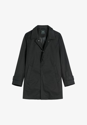 Czarny płaszcz trencz o długości do kolan z kołnierzem, zatrzaskami, bocznymi kieszeniami i regulowanymi paskami na mankietach, rozłożony na płasko.