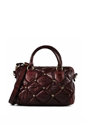 Dunkelbraune Lederhandtasche mit gestepptem Rautenmuster und kleinen Metallnieten, zwei Griffen und einem abnehmbaren Schulterriemen.