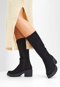 bonprix Stivali con plateau - black