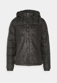 Svart pufferjacka med en slät, strukturerad yta. Har huva, blixtlås och quiltade ärmar. Lämplig för kallt väder.