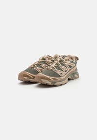 Salomon Sportstyle XT-6 EXPANSE SEASONAL UNISEX - Sneakers basse - deep lichen green/cement/portabella
