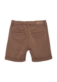 Bruna bomullsshorts med rullad fåll, som har en mjuk textur, elastiskt midjeband och två bakfickor. Märkestagg på midjebandet.