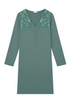 Rochie verde cu mâneci lungi, decolteu în V, cu plachetă cu patru butoni și detalii din dantelă florală pe umeri și partea superioară a pieptului.