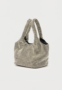 Τσάντα tote διακοσμημένη με μαύρη υφασμάτινη επένδυση. Διαθέτει λαμπερούς ασημένιους στρας τοποθετημένους σε σχέδιο πλέγματος. Δύο ανθεκτικές πλεκτές λαβές.