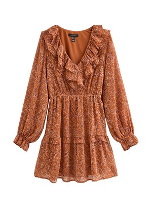 Robe orange à volants avec manches longues, arborant un motif floral, un décolleté en V, une taille élastique et un ourlet à volants.
