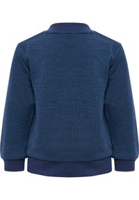 Mörkblå sweatshirt med en texturerad yta, med ribbad krage och mudd. Enkelt, avslappnat mönster utan synliga logotyper eller mönster.