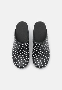 Sanita ORIGINAL FENJA OPEN - Zuecos - black