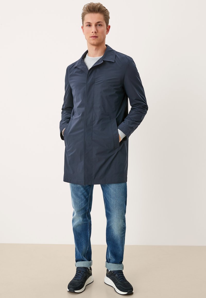 Herren Trenchcoats | s.Oliver LEICHTER MIT KOMFORTSTRETCH Kurzmantel dark blue/dunkelblau - XI06772 Herren Trenchcoats | s.Oliver LEICHTER MIT KOMFORTSTRETCH Kurzmantel dark blue/dunkelblau - XI06772