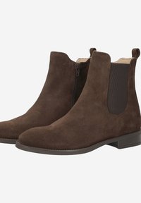 Stivaletti in suede marrone con zip laterale, pannelli elastici e tacco basso astackato. La punta è rotonda con un bordo liscio.