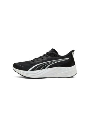 Scarpa da corsa atletica bianca e nera con design stringato e suola spessa ammortizzata, vista laterale su sfondo bianco.