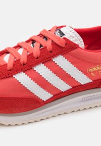 adidas Originals UNISEX - Baskets basses - preloved scarlet/better scarlet/footwear white