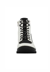 Sneaker wysokiej cholewce z białą i czarną skórzaną cholewką, czarnymi sznurowadłami i zamkiem z boku, z teksturowaną gumową podeszwą.