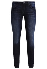 Vaqueros de mezclilla oscuros ajustados con un acabado desgastado, cinco bolsillos, cierre de botón metálico y una textura suave.