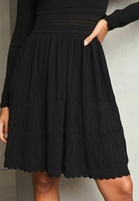 Lipsy PETITE - Pulóverruha - black