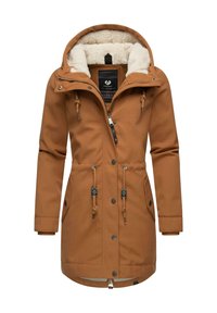 Brun parka-jacka med en huva fodrad med fuskpäls, dragkedja och knappstängning, dragsko vid midjan och två sidofickor. Slät tygtextur.