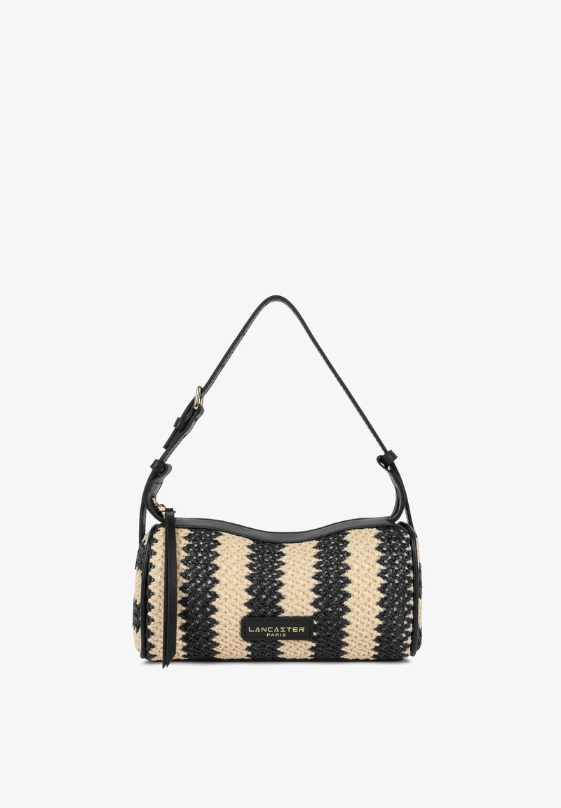 Petit sac cylindrique avec des rayures tissées noires et beiges, bandoulière noire réglable et plaque avec le logo Lancaster Paris sur le devant.