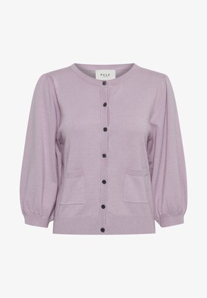 Cardigan lilla con maniche a sbuffo lunghe, bottoni frontali e due tasche. Texture in maglia morbida; design casual con dettagli minimi.