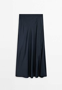 Une longue jupe bleu marine en tissu lisse. Elle possède une taille ajustée, une silhouette fluide et un détail de drapé subtil sur un côté.