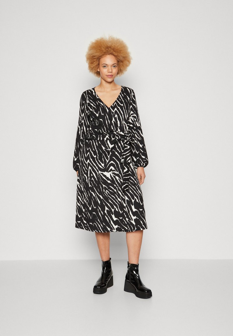 ONLY Carmakoma CARJOLA WRAP DRESS - Φόρεμα από ζέρσεϊ - black