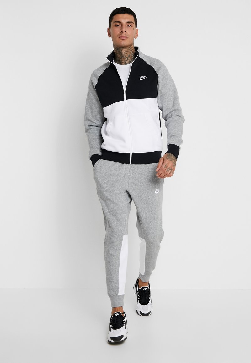 Nike Sportswear Suit Set Tracksuit Dark Grey Heather Black White Mottled Dark Grey Zalando De Nike Sportswear Suit Set Tracksuit Dark Grey Heather Black White Mottled Dark Grey Zalando De