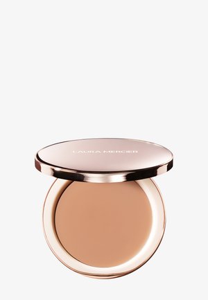 Open gouden poederdoos met spiegel, met geperste beige poedermake-up. Op het deksel staat "Laura Mercier" in witte letters. Geen mensen aanwezig.
