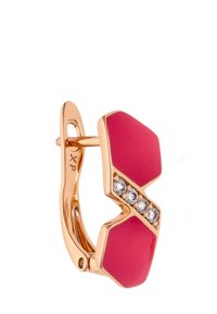 Goldfarbene Creolen mit pinken geometrischen Emaille-Akzenten und einer Reihe von kleinen klaren Strasssteinen auf einer Seite.