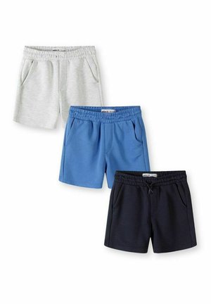 Trois paires de shorts à taille élastique en gris clair, bleu et noir, chacun avec des poches latérales et une étiquette de marque sur la ceinture.
