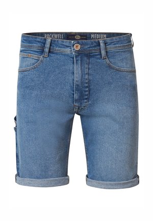 Pantaloni shorts in denim di colore azzurro chiaro con lavaggio scolorito, design a cinque tasche e orli arrotolati. Presentano una chiusura a bottone e passanti per cintura.