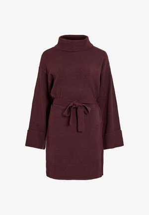 Bordeaux gebreid jurkje met een hoge halslijn, vleermuismouwen en een gestrikte tailleband. Kenmerkt zich door geribde manchetten en een rechte snit.