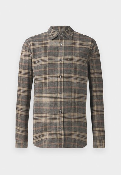 Langermet skjorte med knapp i grå, beige og oransje rutete mønster. Har en klassisk krage og rett nederkant med mørke knapper.