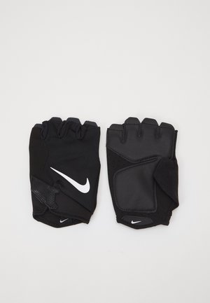 Černé rukavice bez prstů z texturovaného materiálu, s polstrovanými dlaněmi a bílým logem Nike swoosh. Mají nastavitelné zápěstní popruhy a perforovaný design.