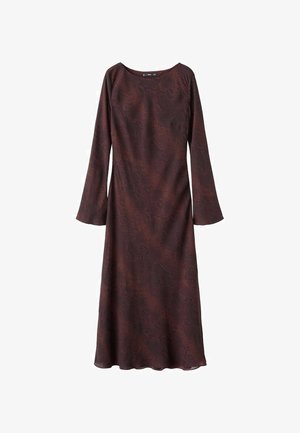 Rochie cu mâneci lungi, de culoare burgundy închis, cu un model abstract discret. Material moale și ușor, cu croială lejeră și decolteu rotund.