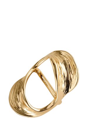 Glänzende goldfarbene Metallgürtel-Schnalle mit einem geschwungenen, strukturierten Design und einem zentralen Riegel zum Verschließen.