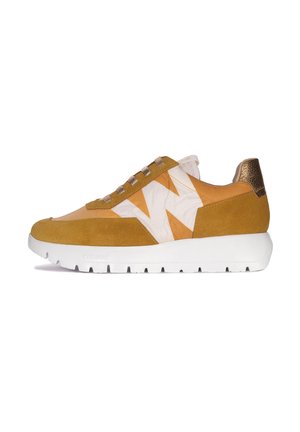 - Sneakersy niskie