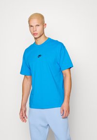 Nike Sportswear TEE - T-shirt básica - light photo blue/black